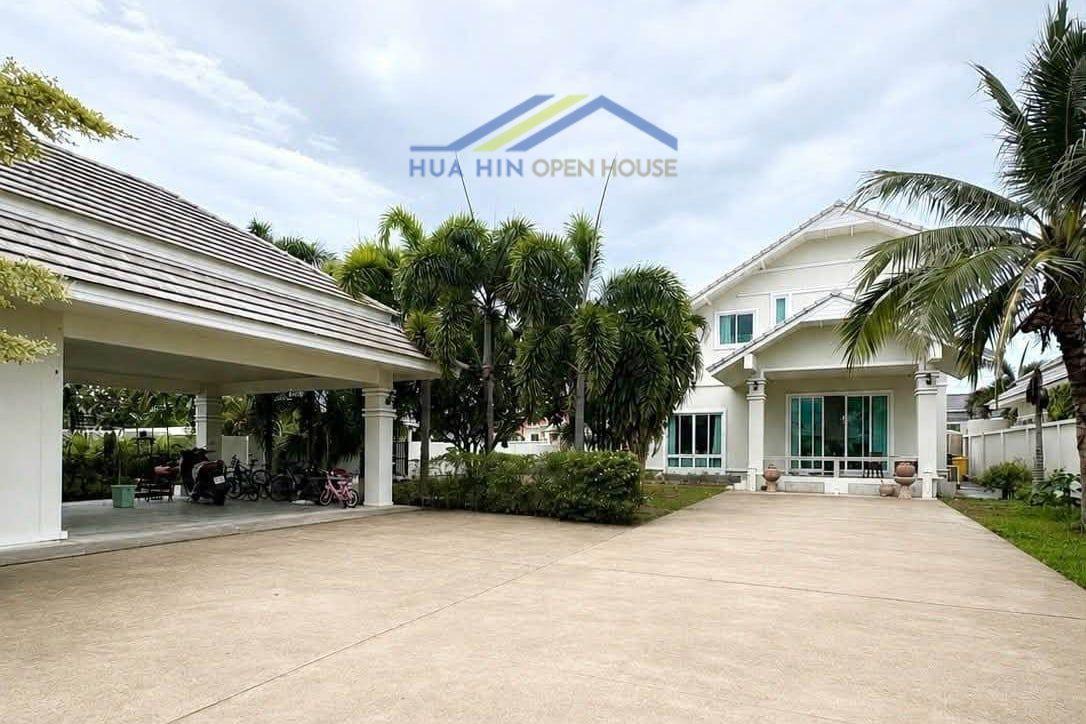 The City 88 Hua Hin 4-bedroom pool villa with large driveway and lush landscaping in The City 88, Hua Hin.