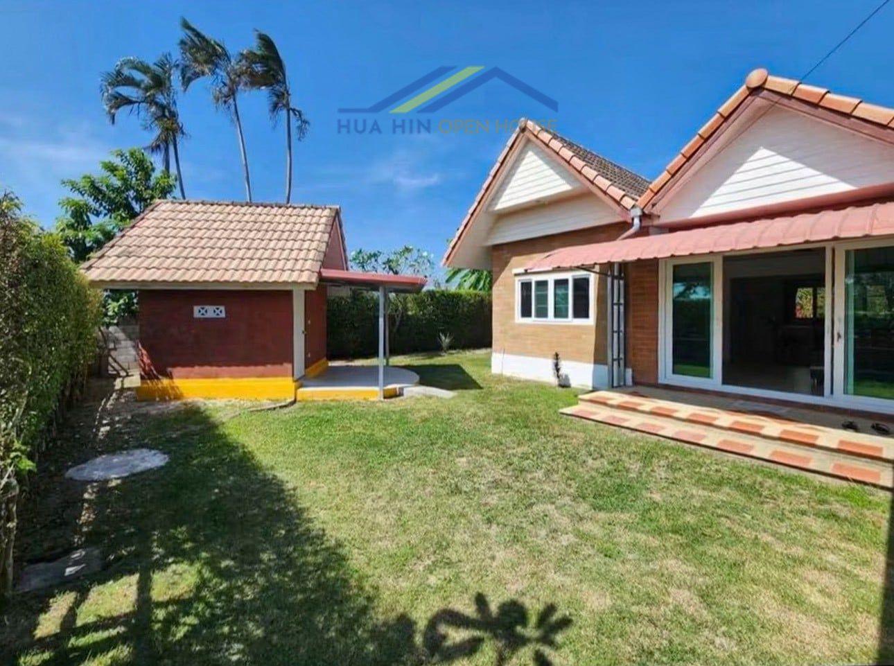 Dusita 1 Village Charming pet-friendly 3-bedroom house with garden space and outdoor patio in Dusita 1 Village, Hua Hin.