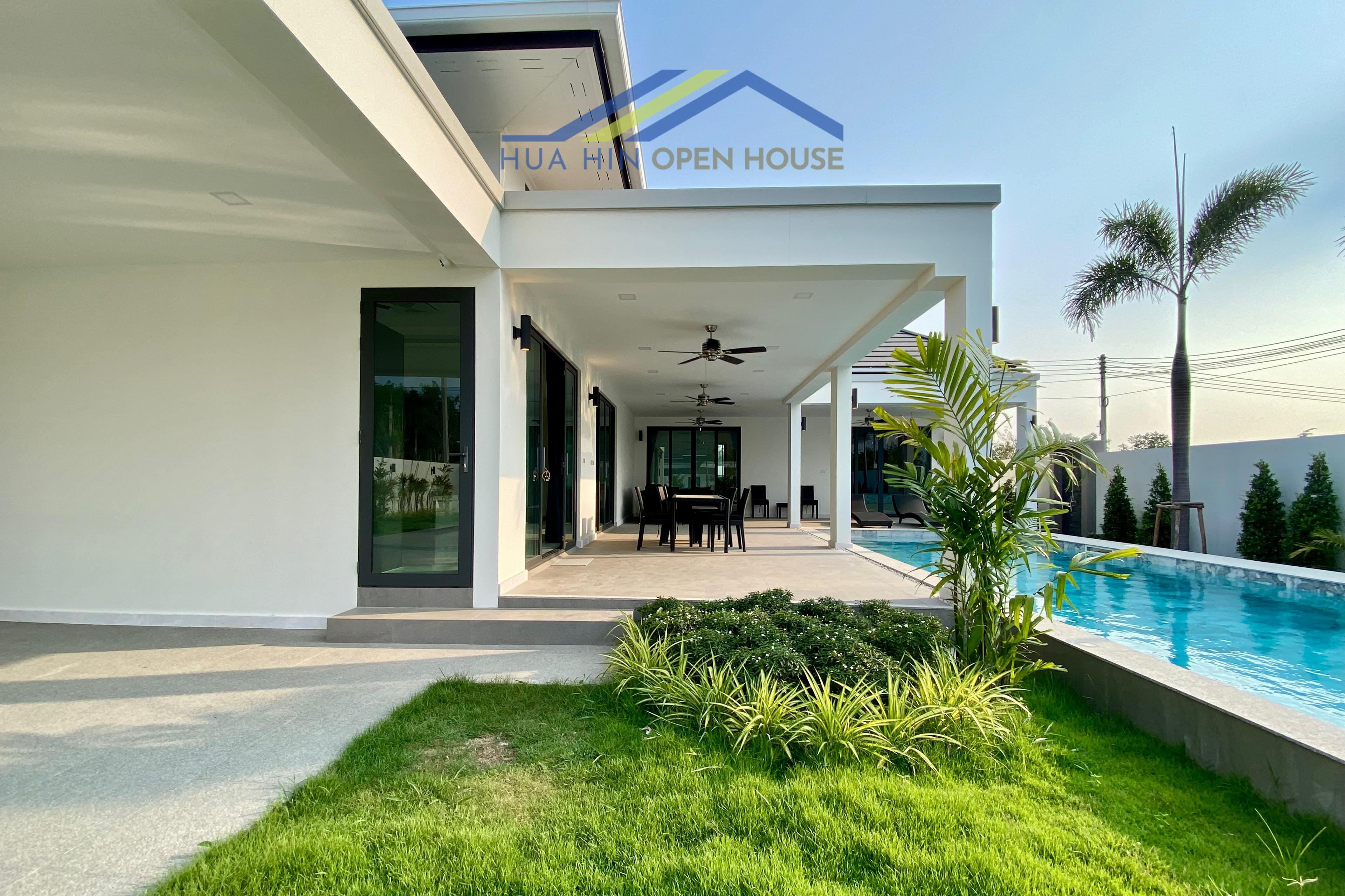 Modern 4-Bedroom Pool Villa Near Black Mountain Golf Course – Hin Lek Fai