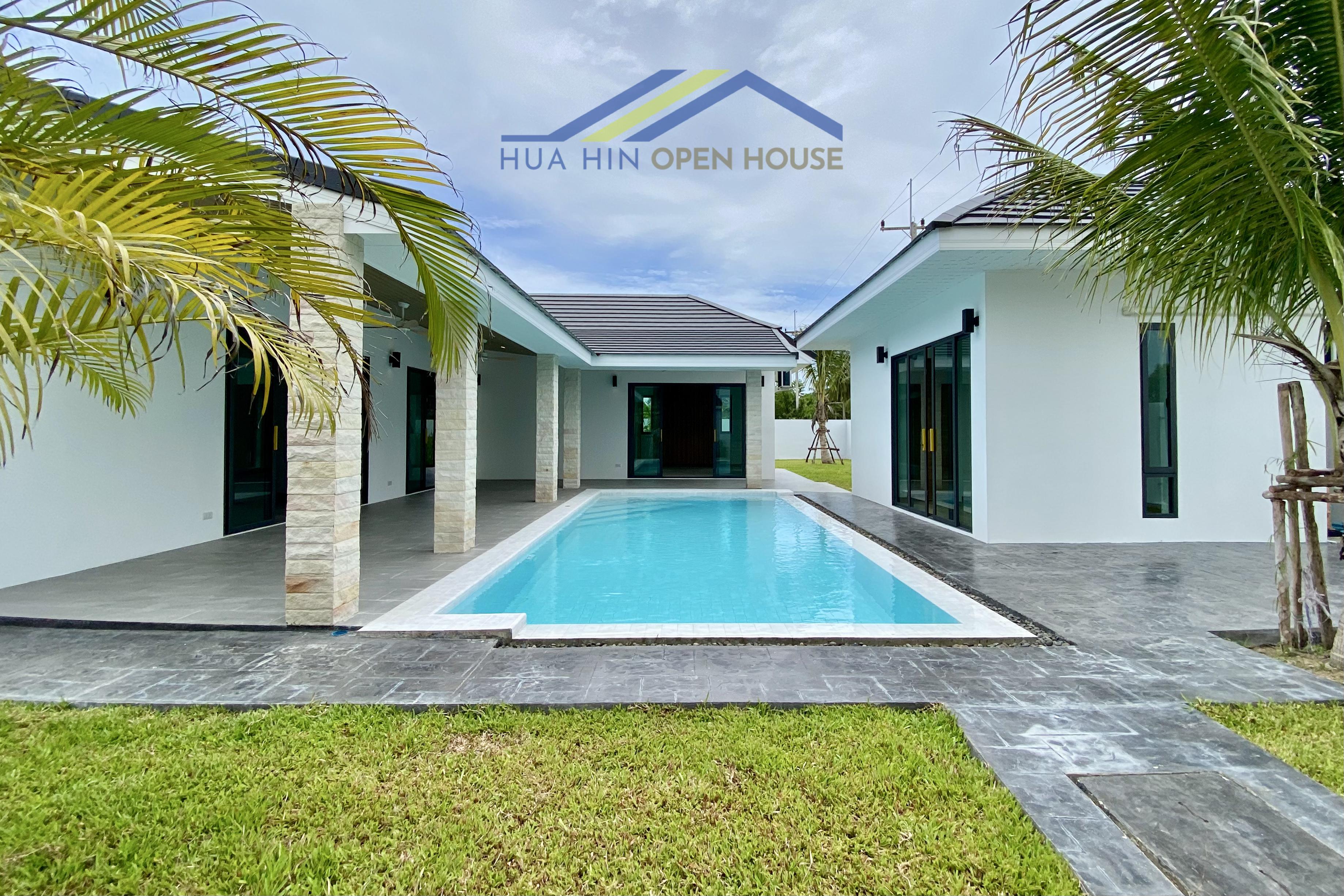 A Private Tropical Retreat with Separate Guest House and Expansive Garden Living in Hin Lek Fai, Hua Hin