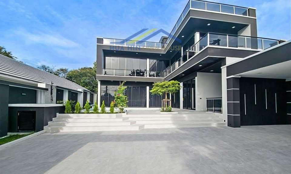 Contemporary 4-Bedroom Luxury Pool Villa for Sale in Nong Khon, Hua Hin