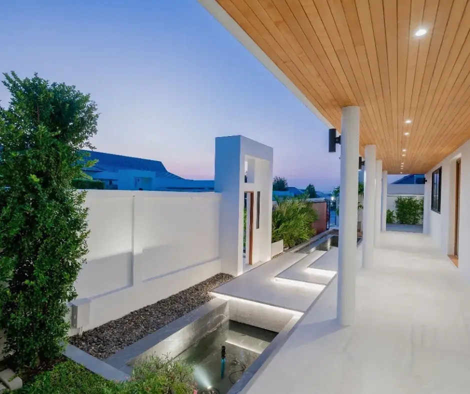 Hillside Hamlet Homes 8: 3-Bedroom Luxury Pool Villa with Mountain Views, Near Pineapple Valley Golf Club.