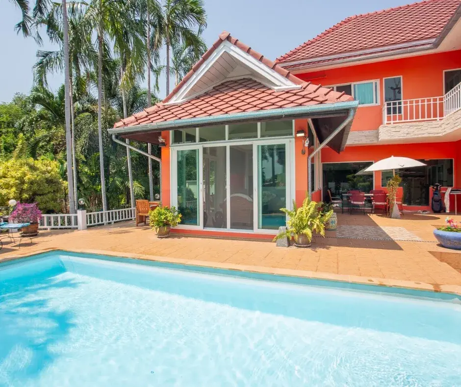 Beverly Hills: Charming 2-story pool villa in Hua Hin Soi 70, near downtown Hua Hin.