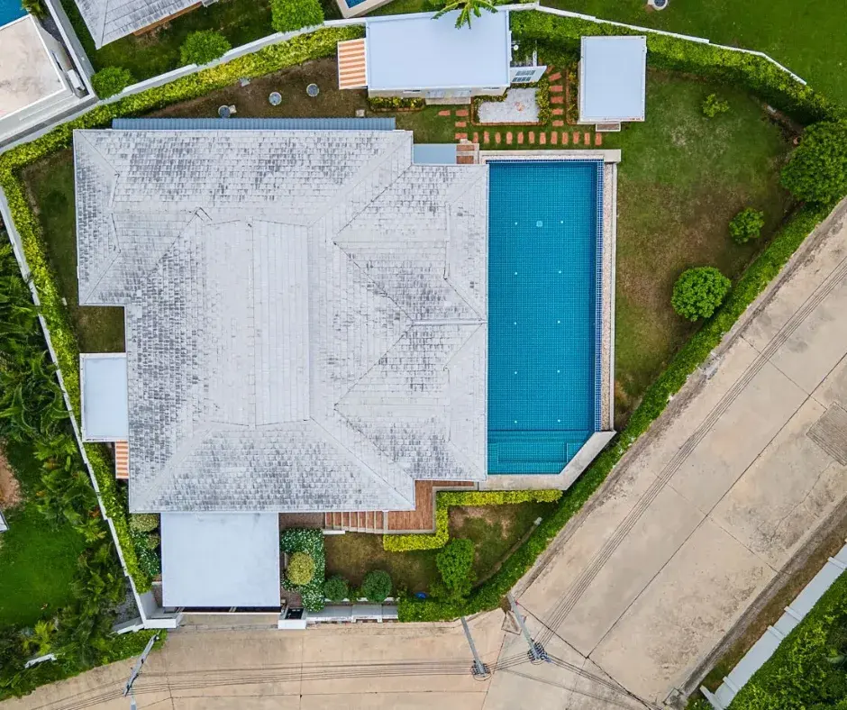 Emerald Scenery: 3-Bedroom Home with a Large Swimming Pool for Sale Near Pineapple Golf Course.