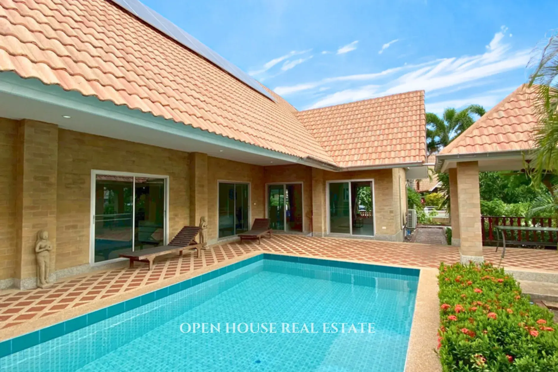 3-bedroom pool villa Hua Hin with Garden & Sala Pavilion near City