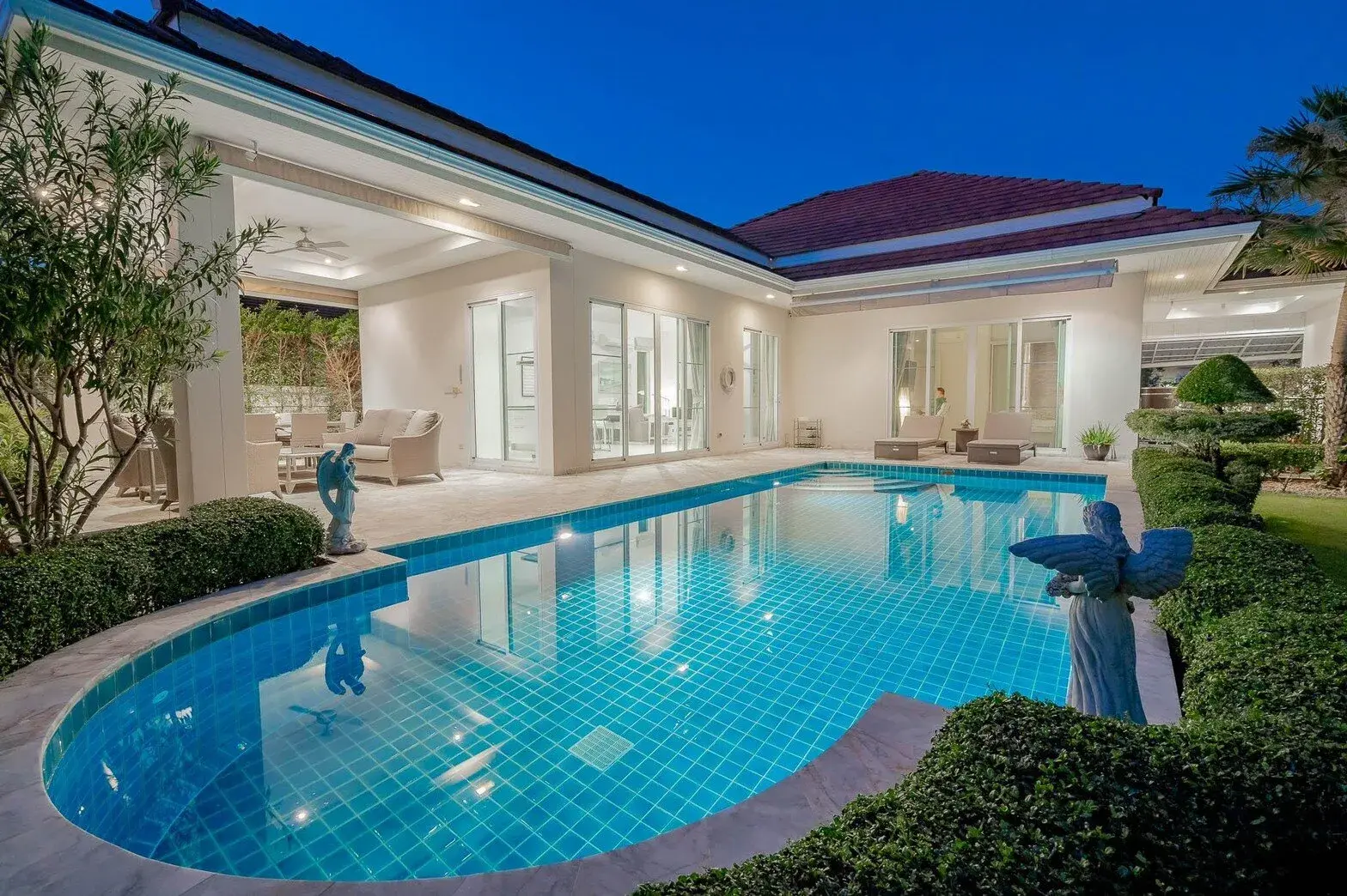 Waterside Residences: Luxury private pool villa in Hua Hin Soi 88.