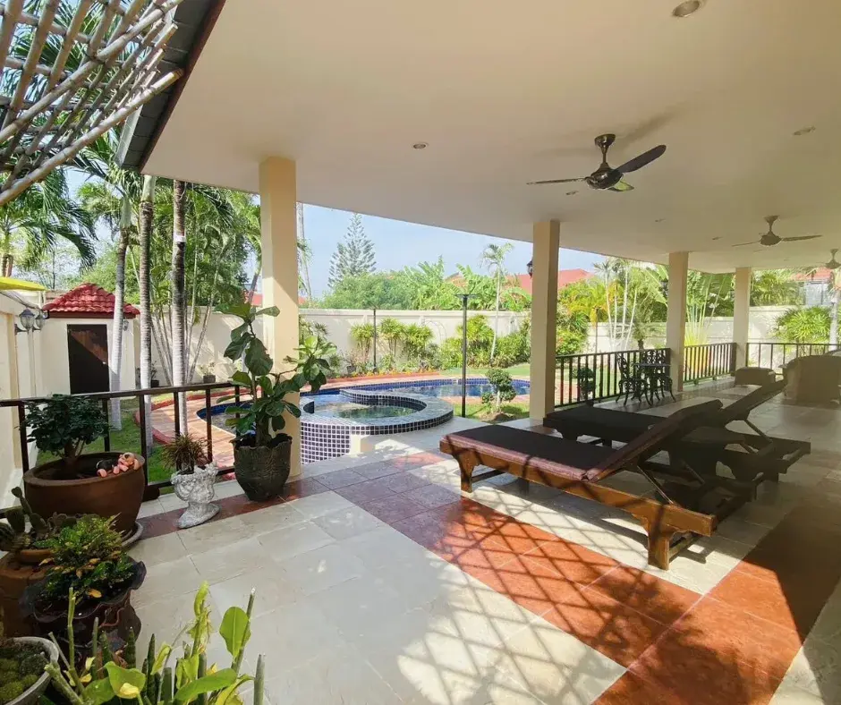 Crystal View: 4-bedroom pool villa with a nice garden surrounded by Hua Hin Soi 114, near Patravadi School.