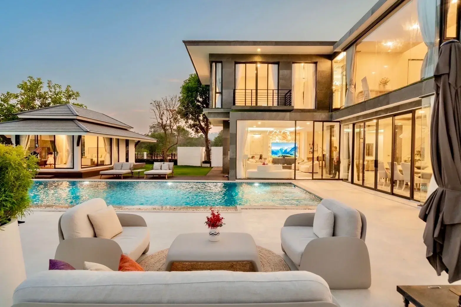 For Sale: 4-Bedroom Luxury Villa with Golf Course Views at Palm Hills