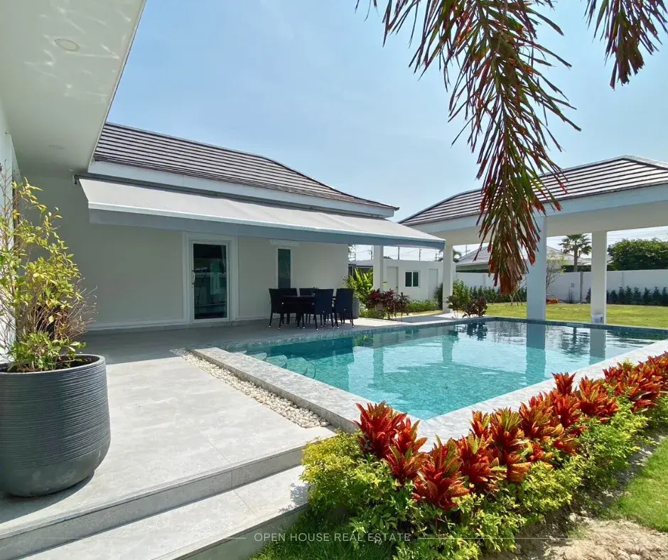 Modern 3-Bedroom Pool Villa with Expansive Yard in Hua Hin Soi 88