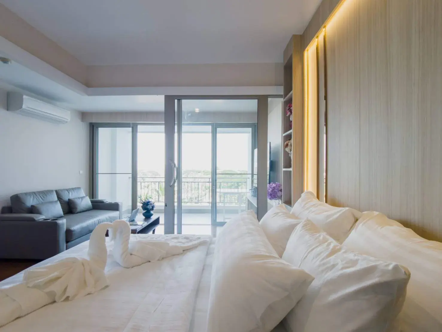 Boathouse Hua Hin: Beautifully decorated 1-bedroom condominium with a view of the sea.