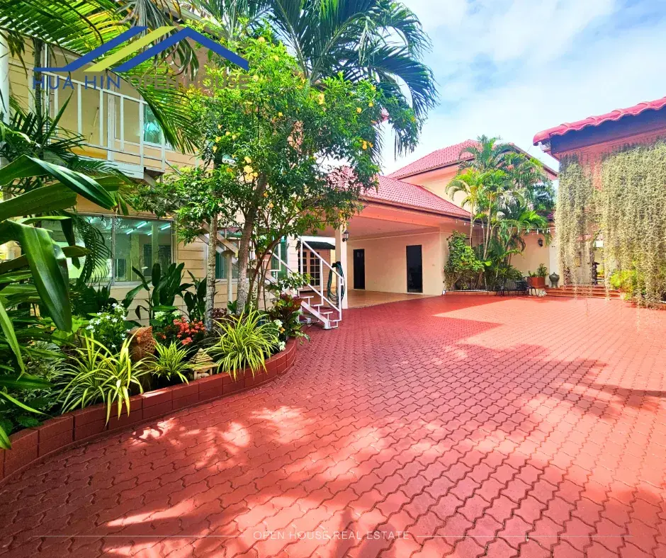 Spacious 5-Bedroom Villa with Private Pool in Hua Hin Soi 70